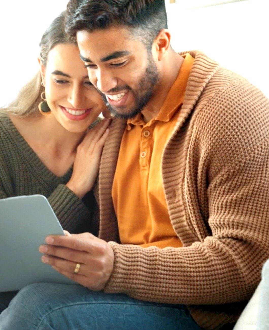 Canadian couple planning their move to the United States on a tablet